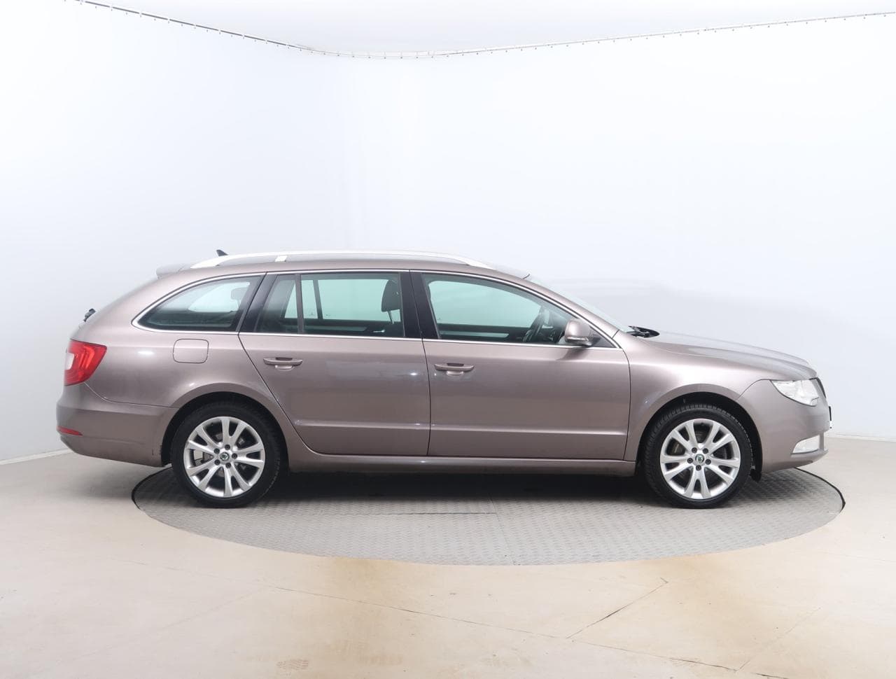 2010 Škoda Superb - 8