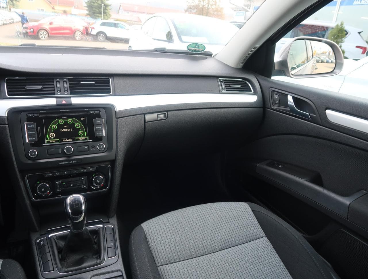 2010 Škoda Superb - 11