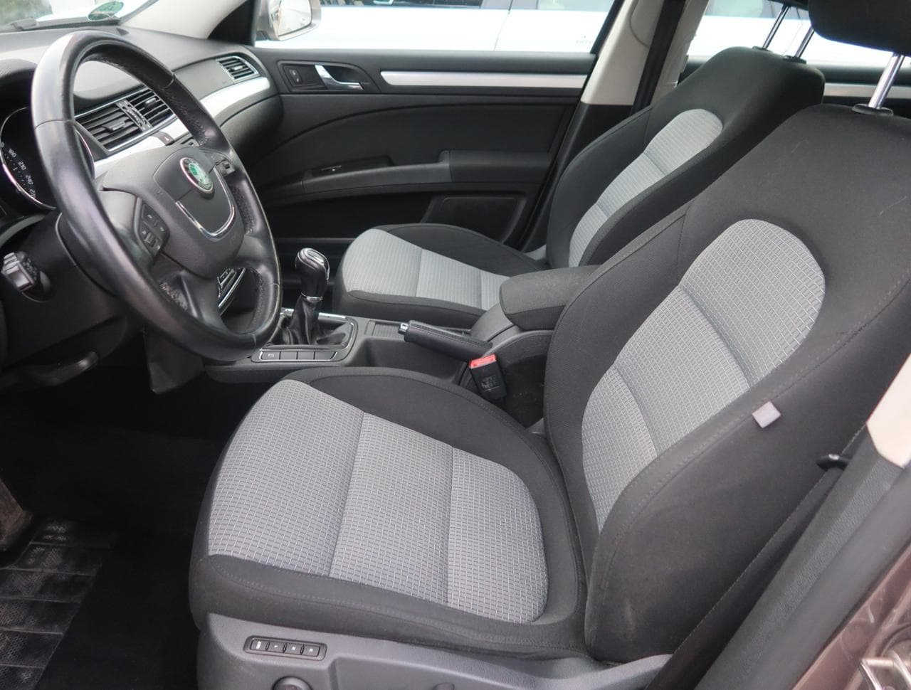 2010 Škoda Superb - 16