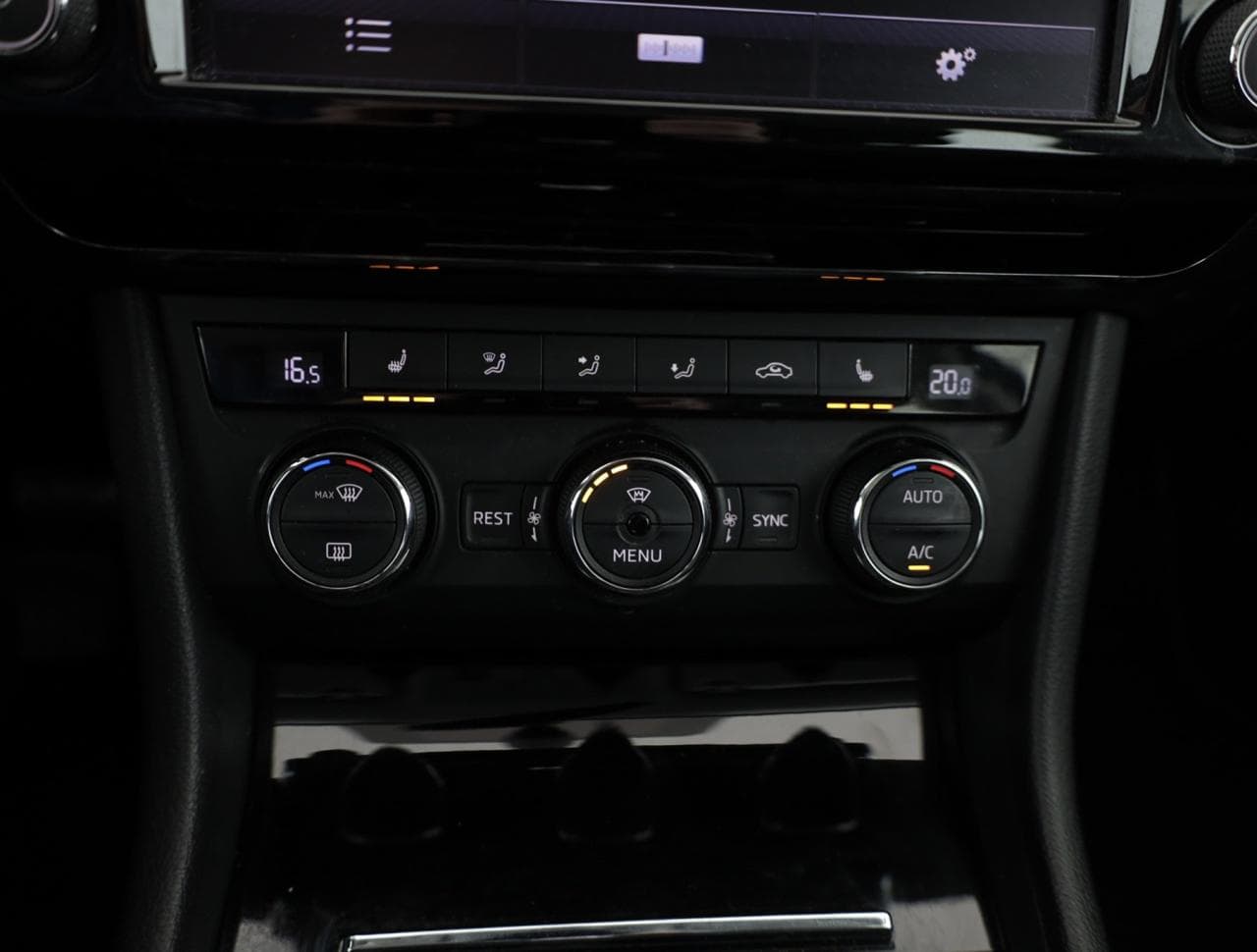 2016 Škoda Superb - 16