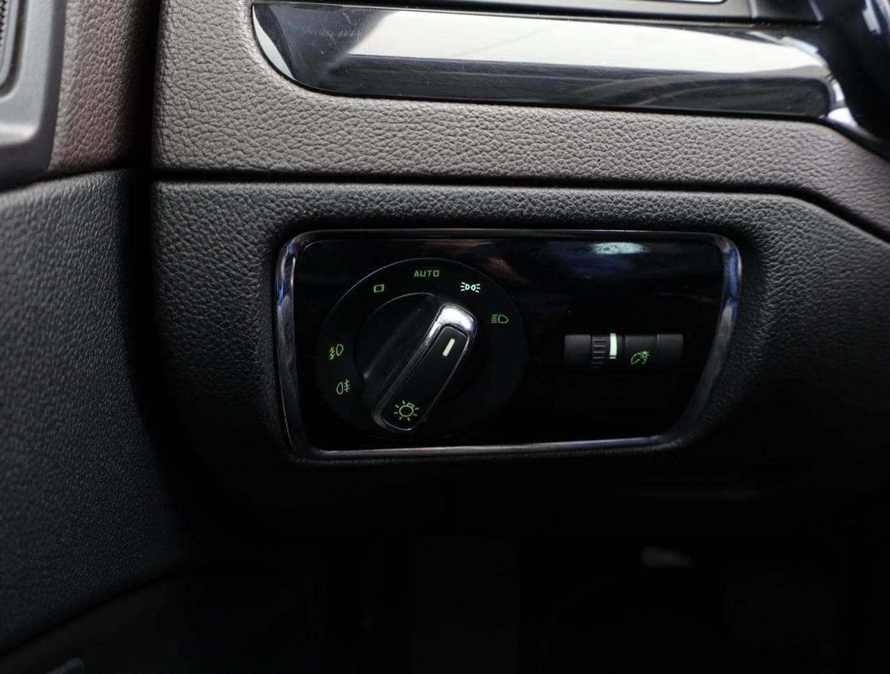 2014 Škoda SUPERB - 20