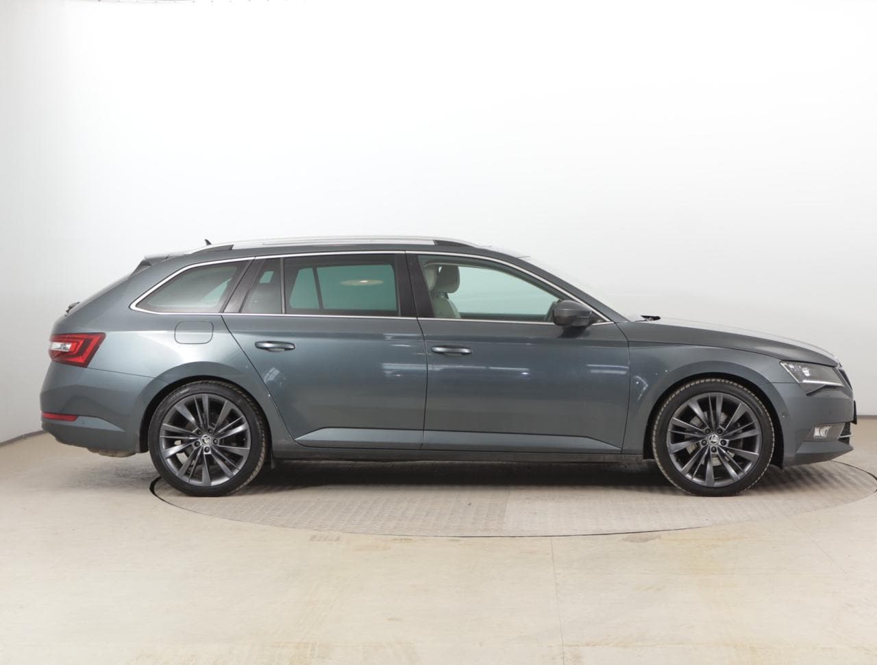 2018 Škoda SUPERB - 8