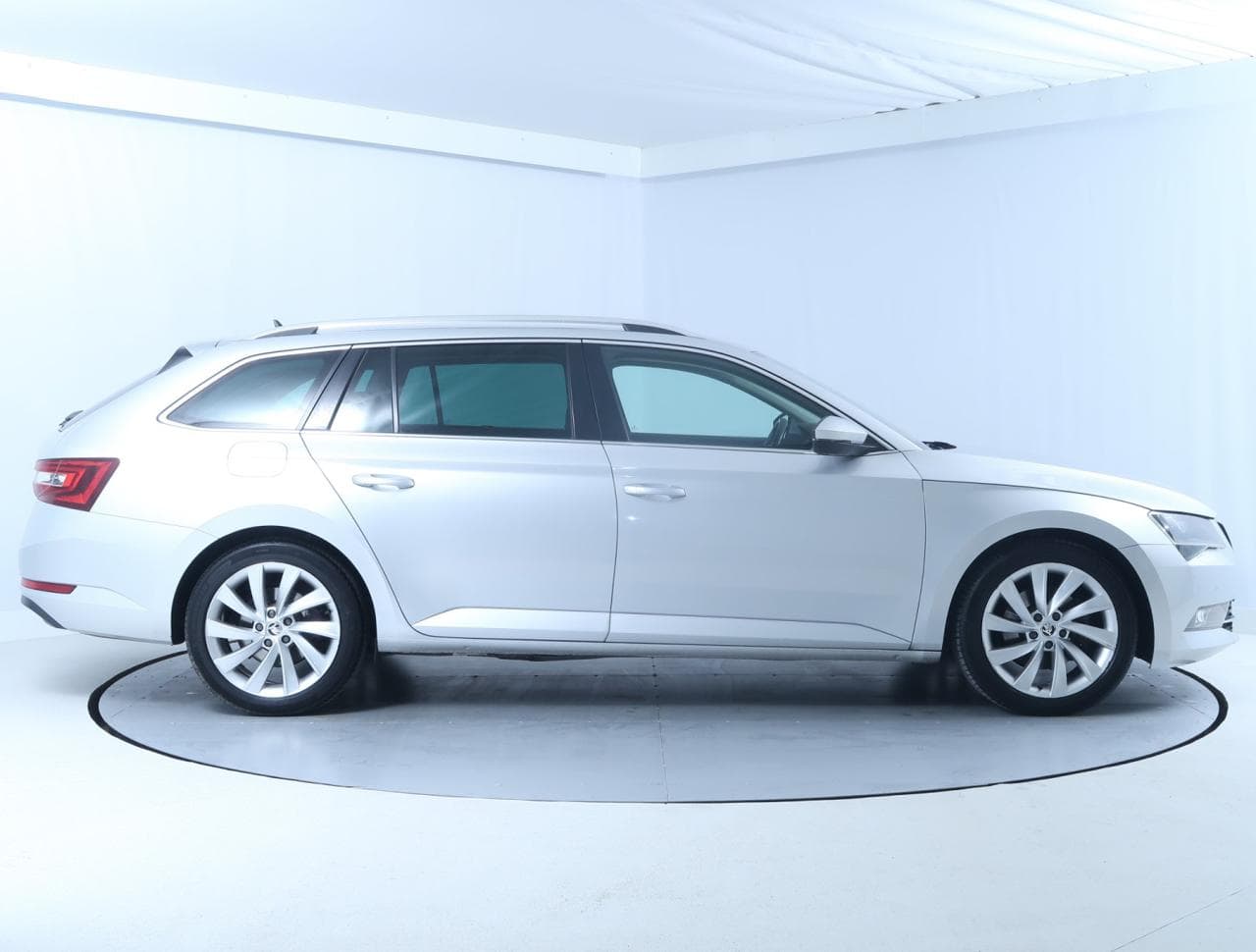 2016 Škoda SUPERB - 8