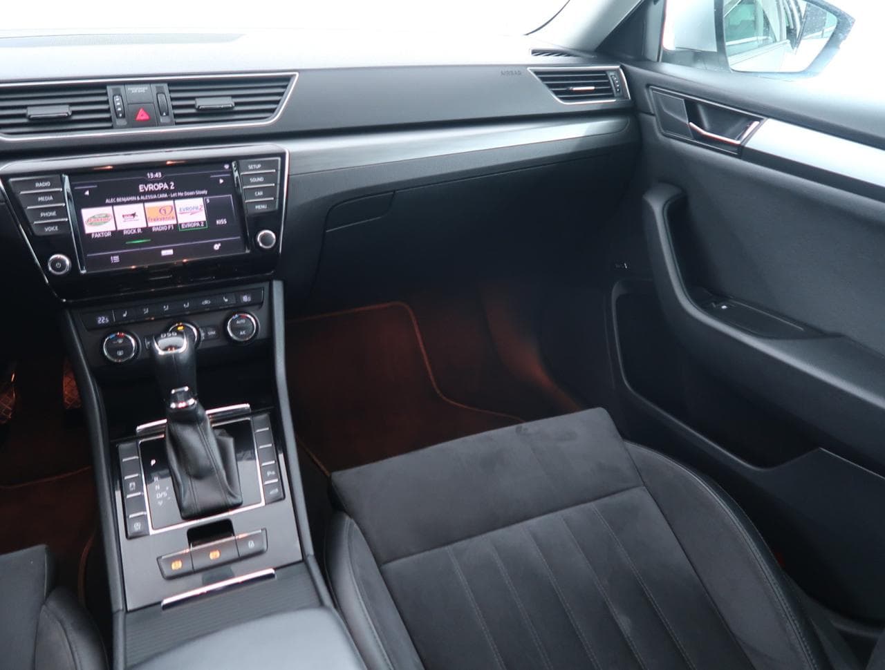 2016 Škoda SUPERB - 11