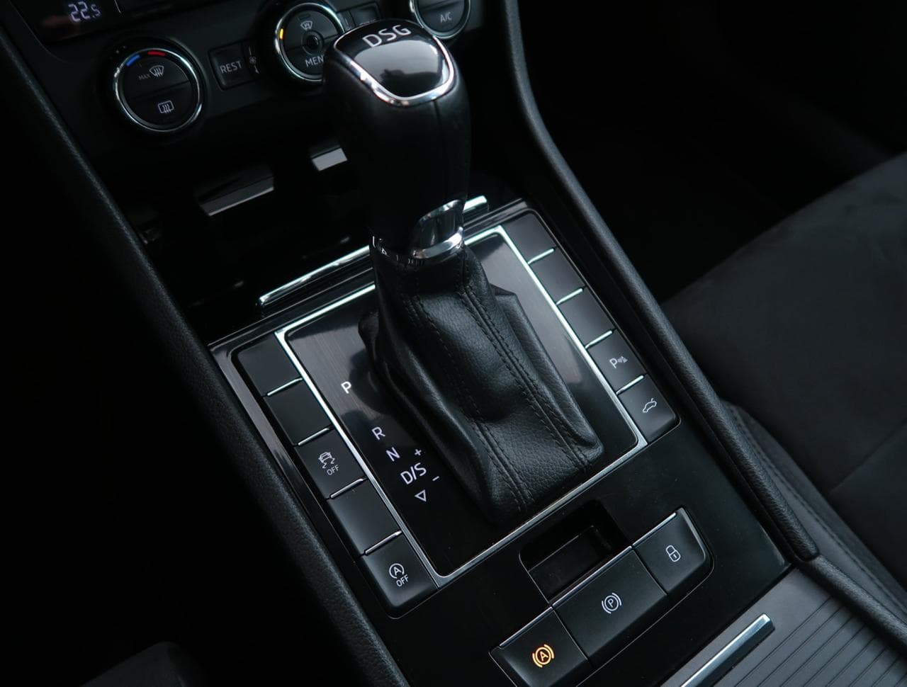 2016 Škoda SUPERB - 19