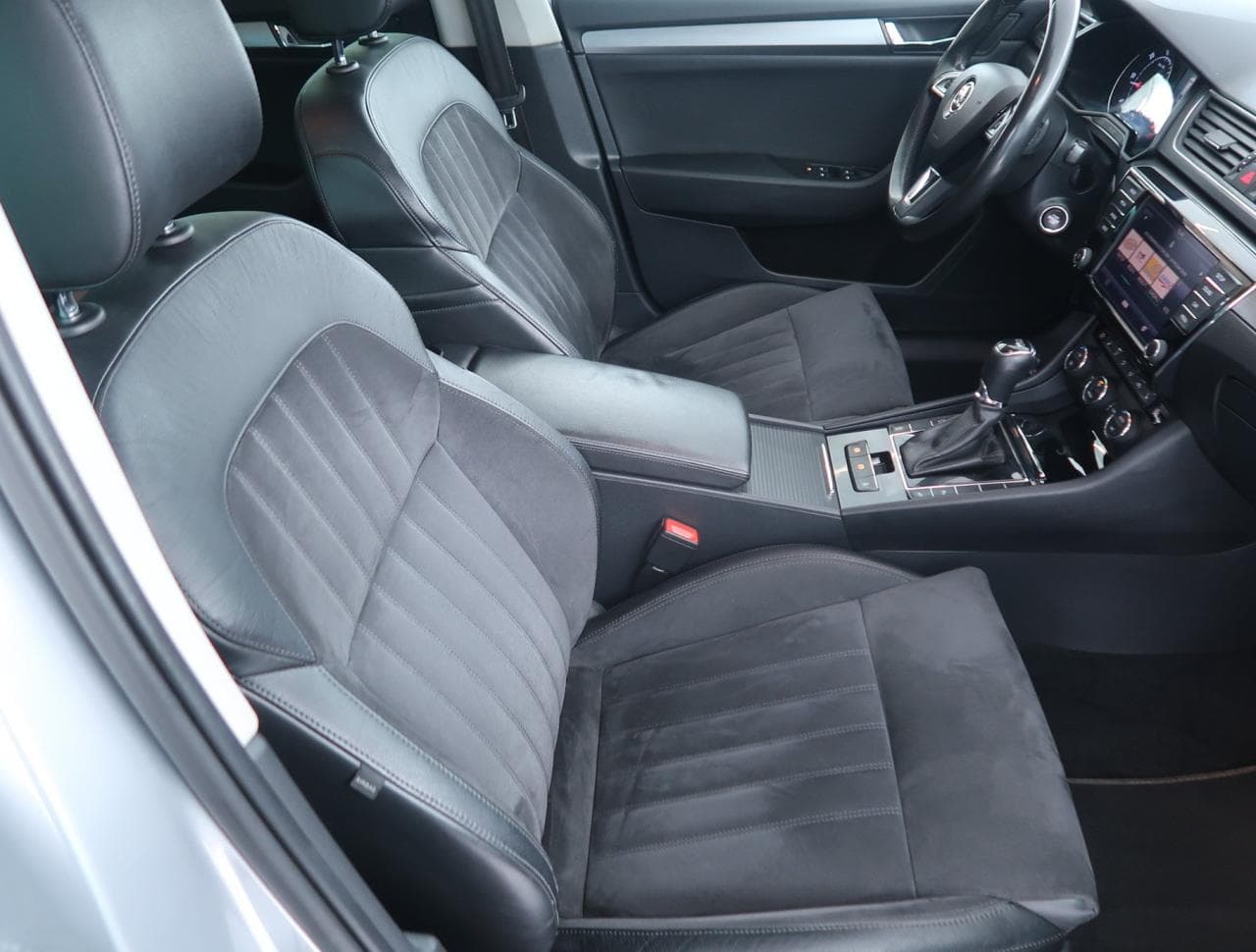 2016 Škoda SUPERB - 12