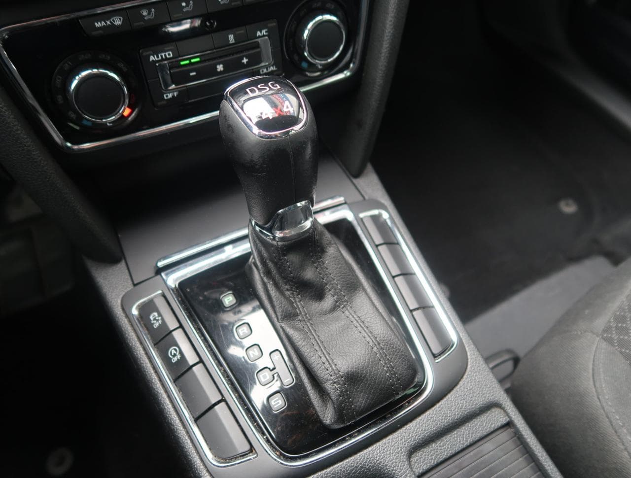 2014 Škoda SUPERB - 19