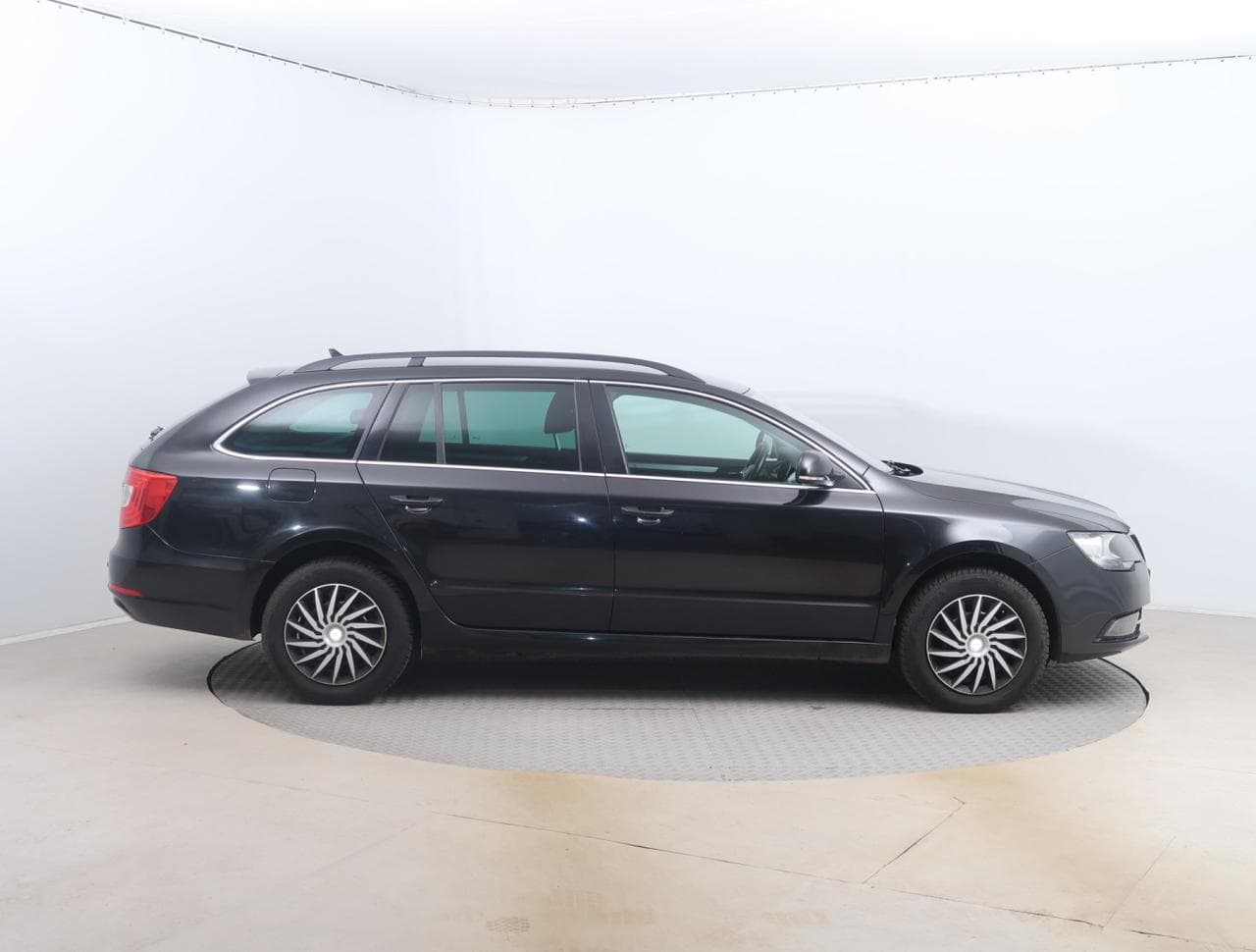 2014 Škoda SUPERB - 8
