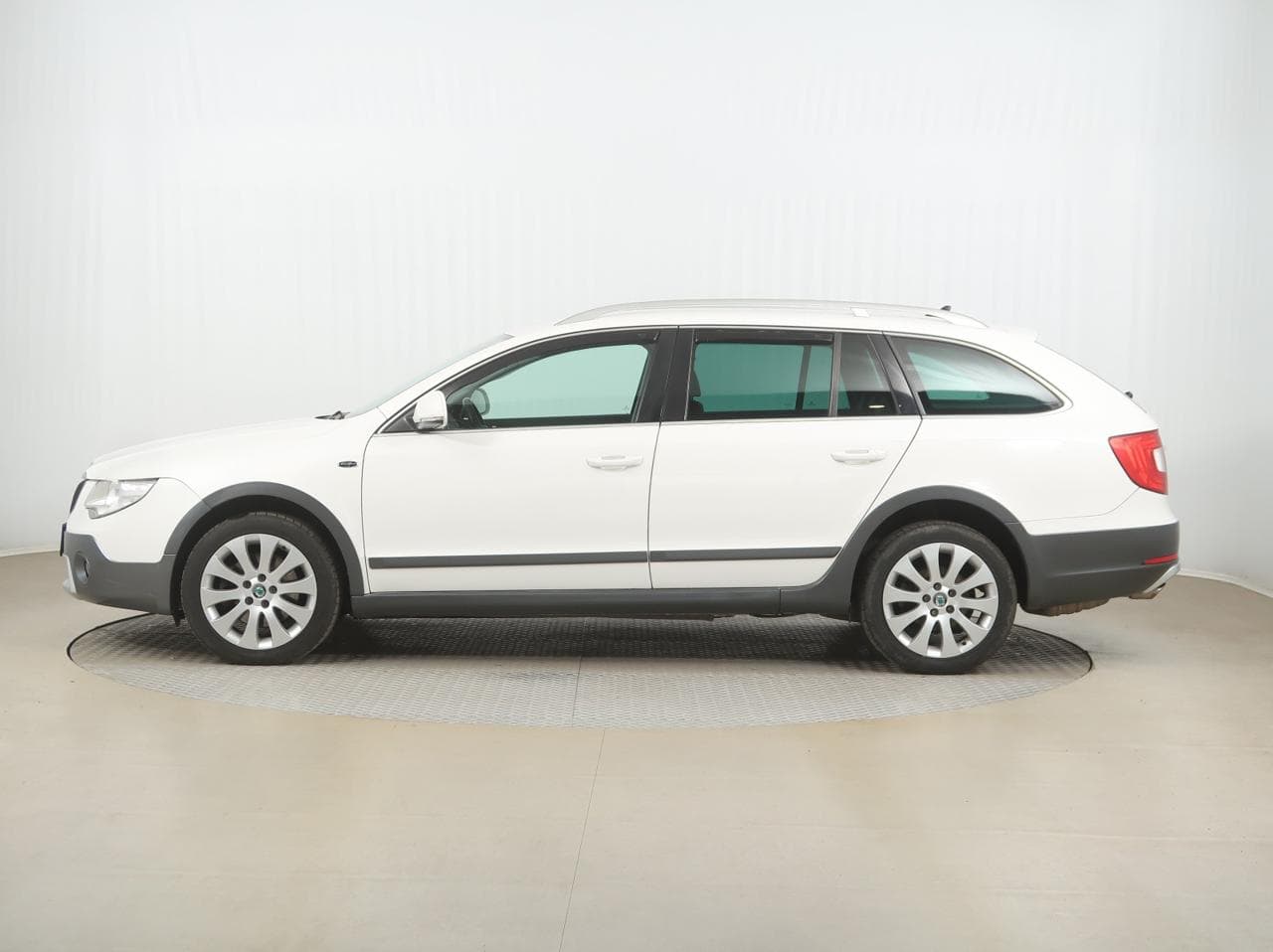 2013 Škoda SUPERB - 4