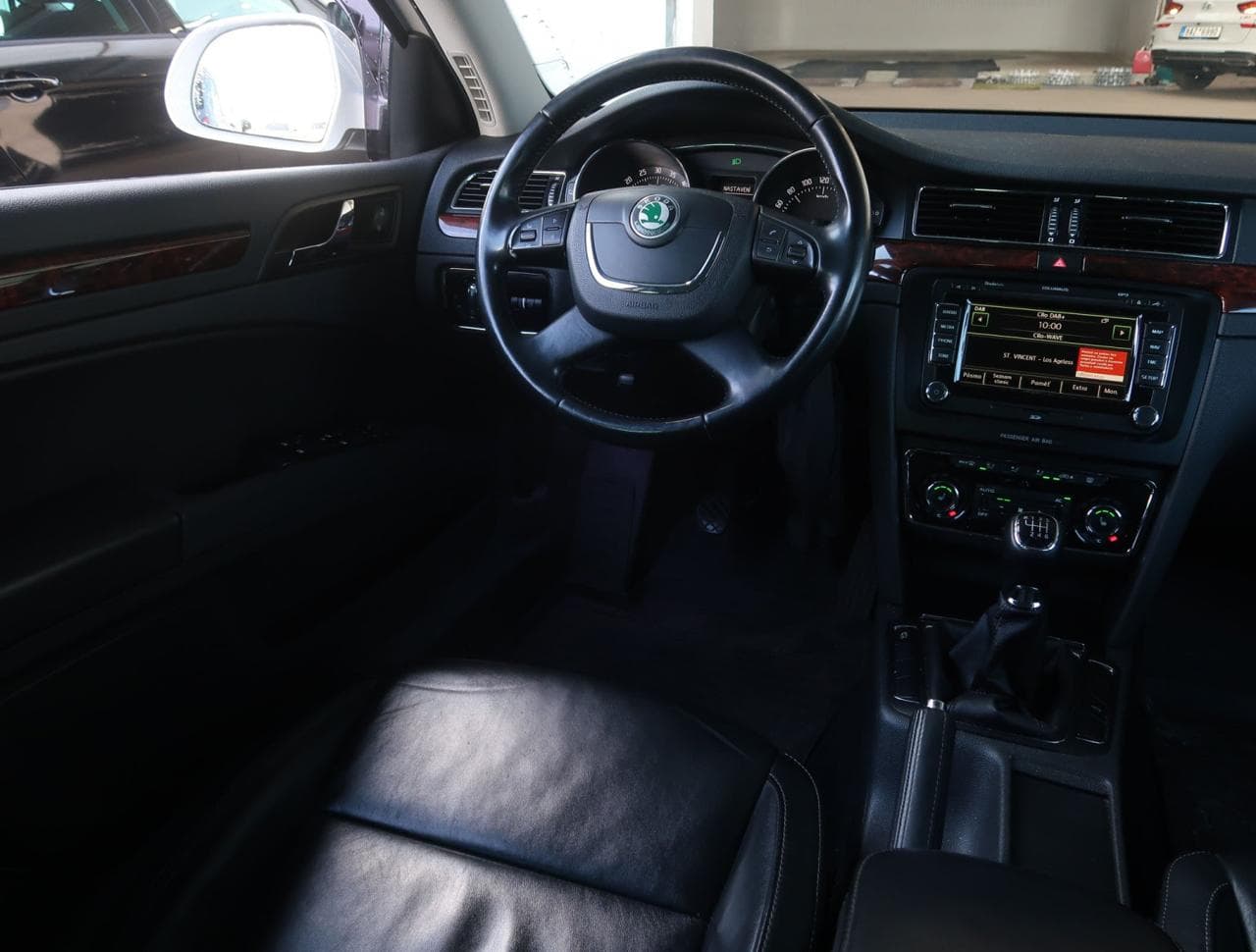 2013 Škoda SUPERB - 9