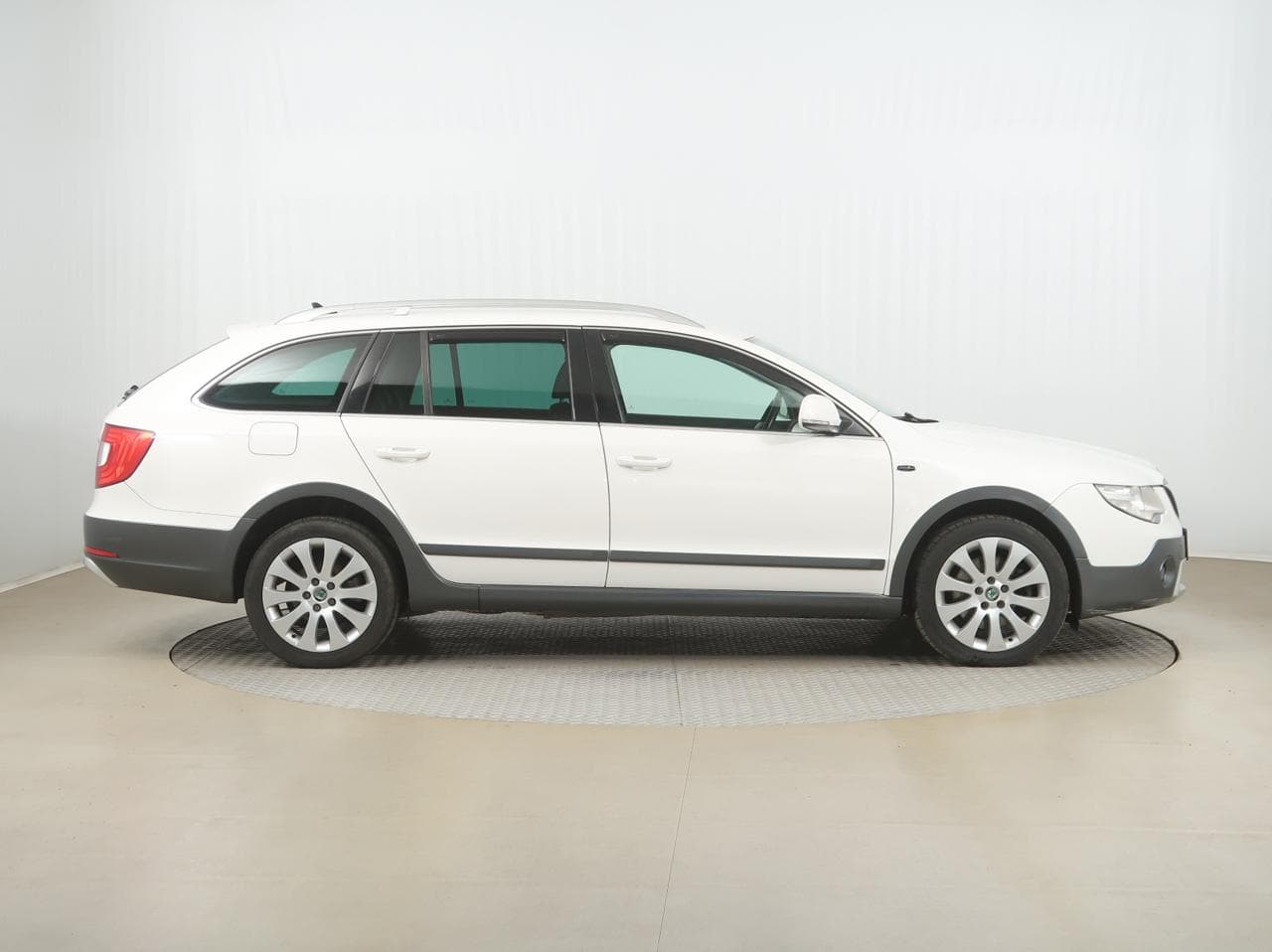 2013 Škoda SUPERB - 8