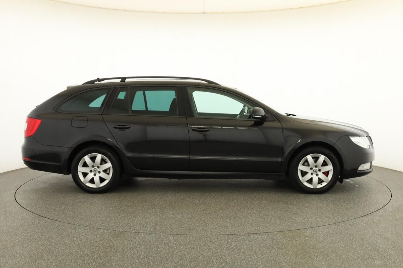 2011 Škoda SUPERB - 8