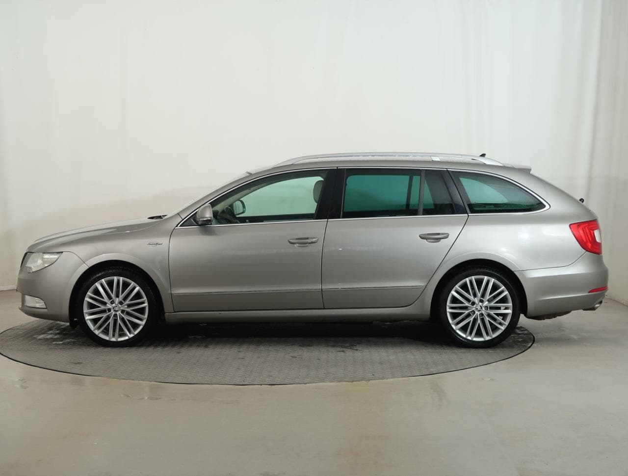 2010 Škoda SUPERB - 4