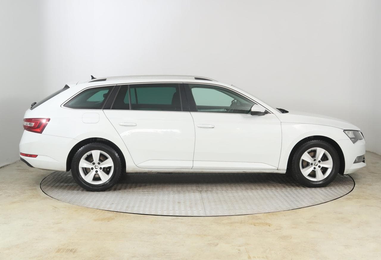 2017 Škoda Superb - 8