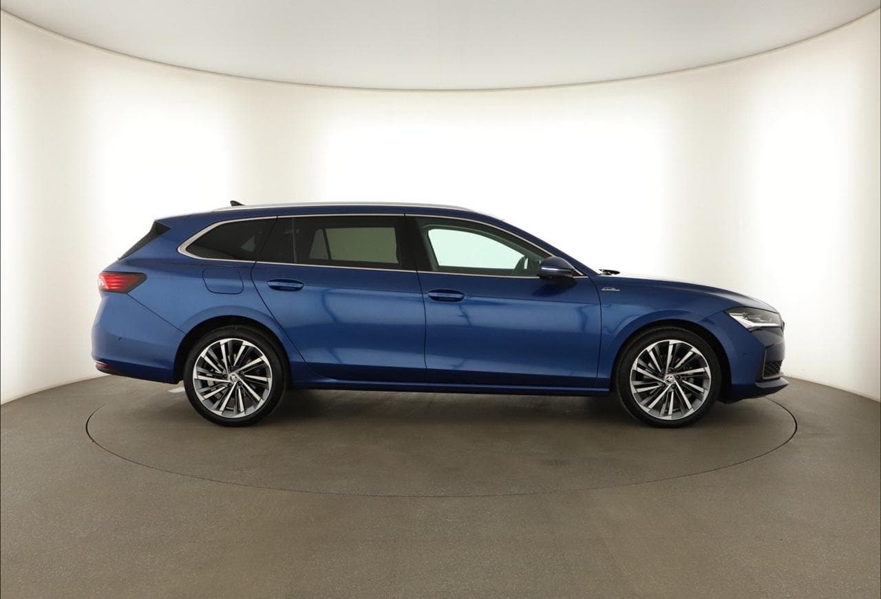 2025 Škoda SUPERB - 8