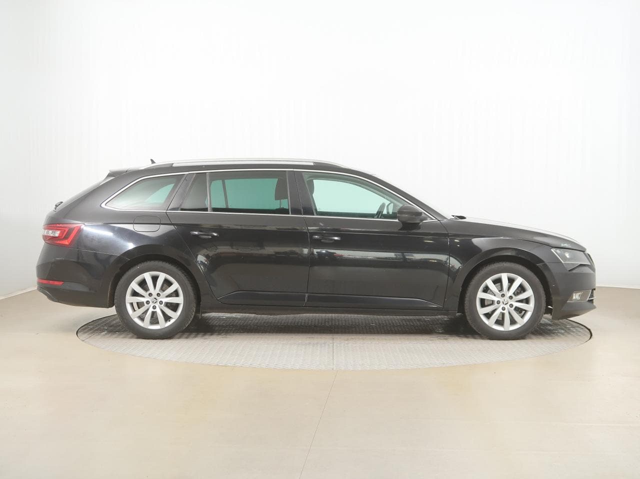 2015 Škoda SUPERB - 8