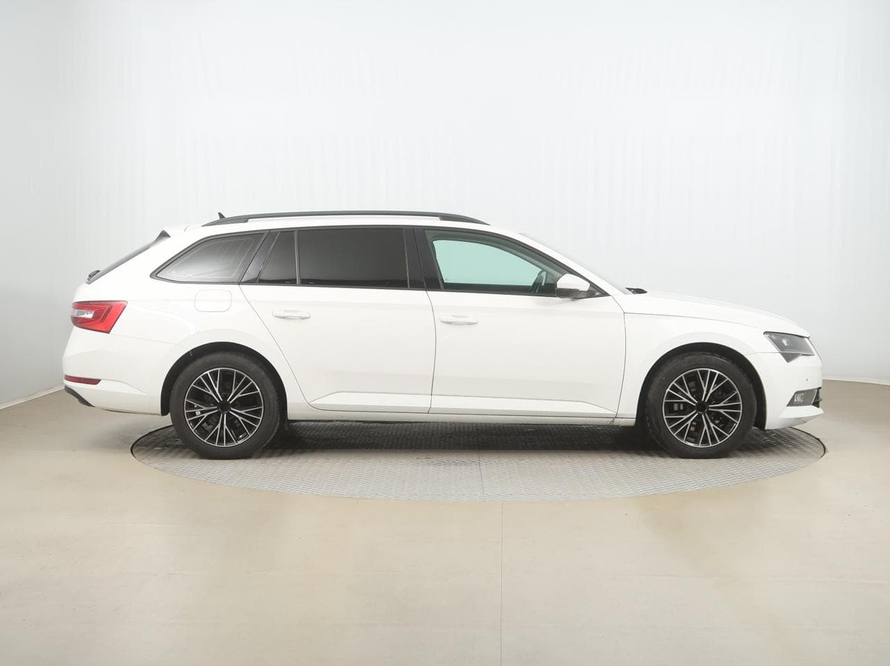 2016 Škoda SUPERB - 8