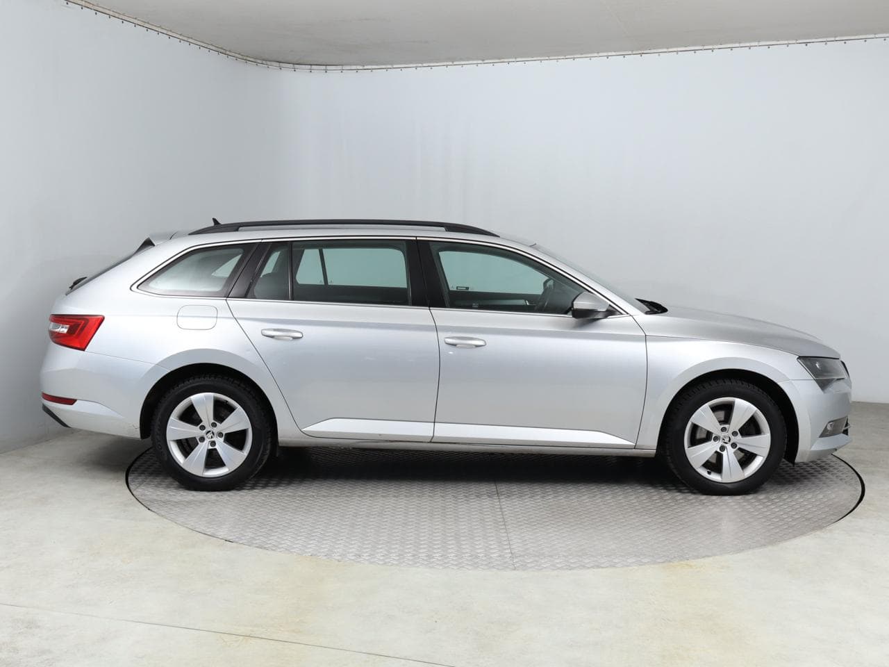 2018 Škoda SUPERB - 8