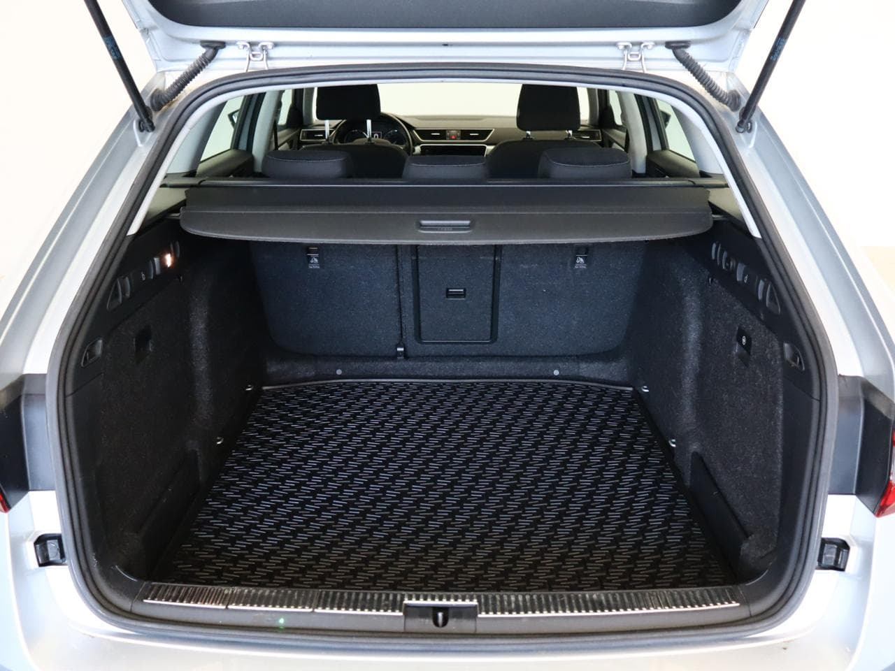 2018 Škoda SUPERB - 18