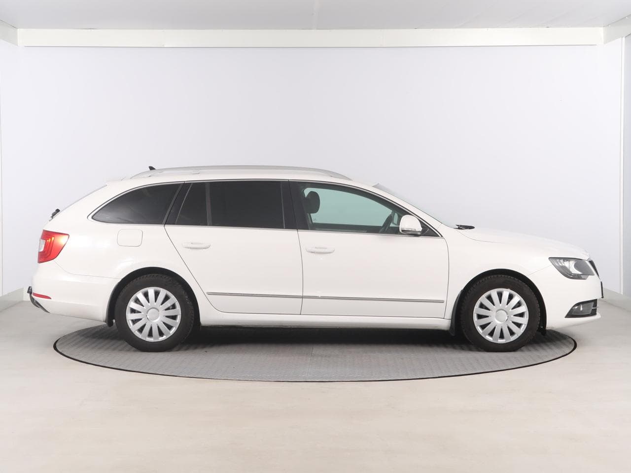 2014 Škoda SUPERB - 8
