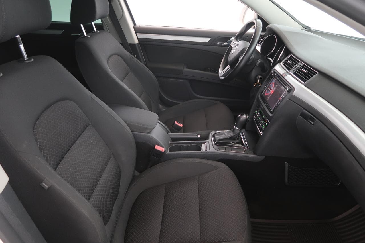 2014 Škoda SUPERB - 12