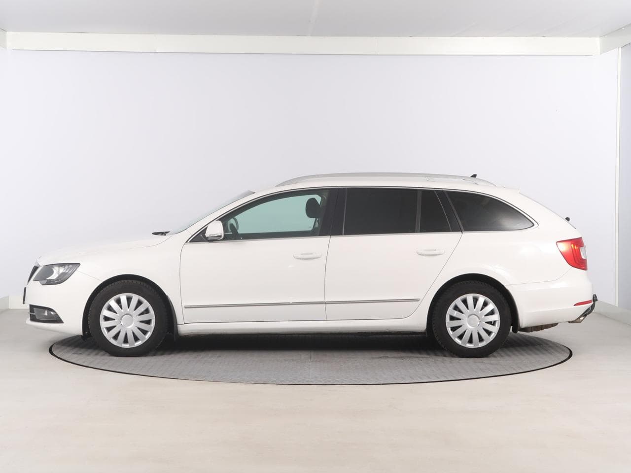 2014 Škoda SUPERB - 4