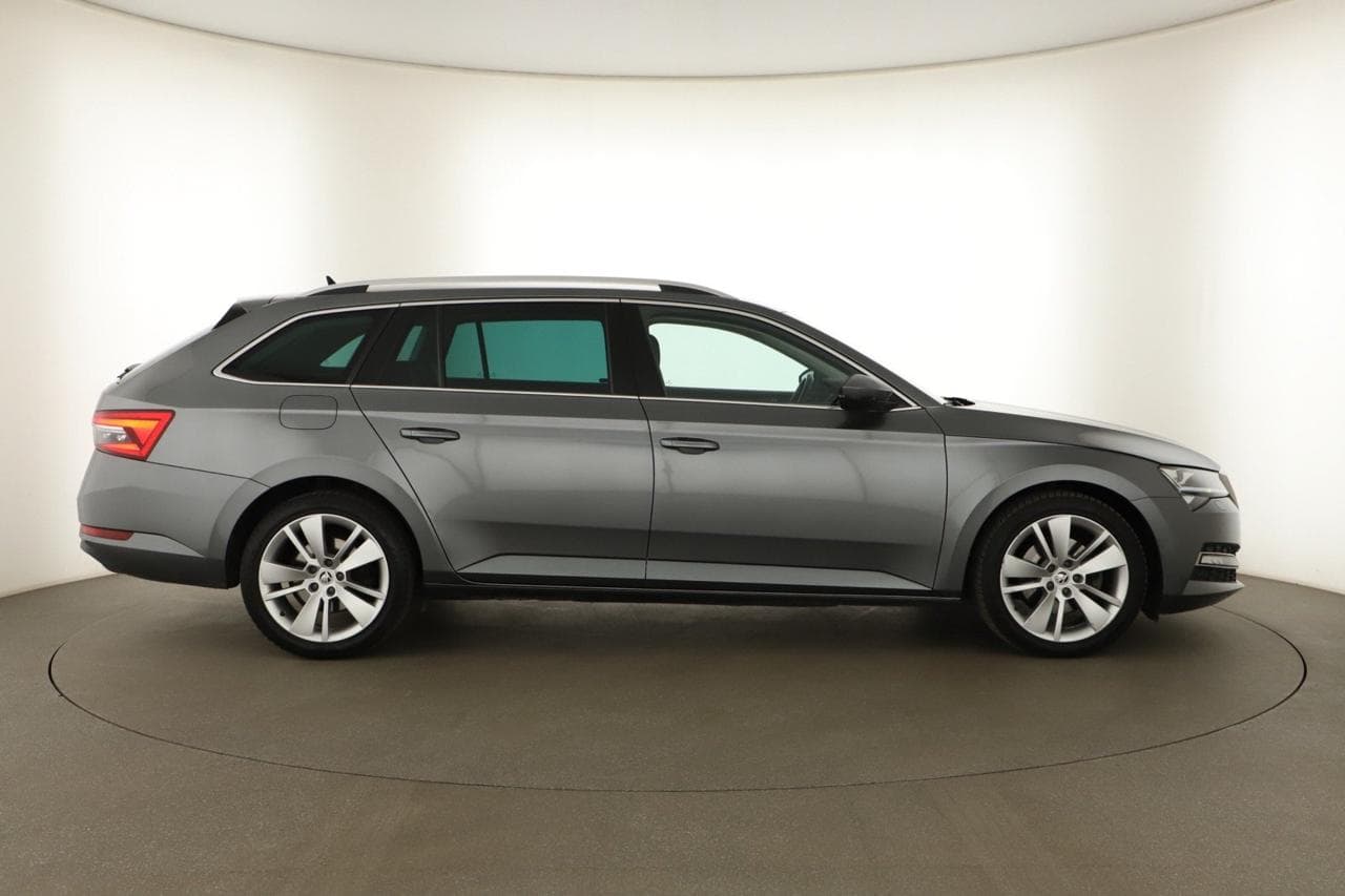 2022 Škoda SUPERB - 8
