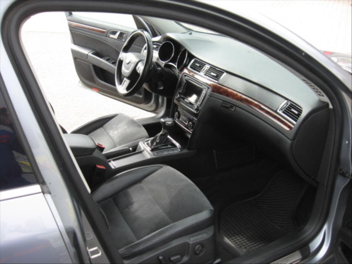 2010 Škoda SUPERB - 12