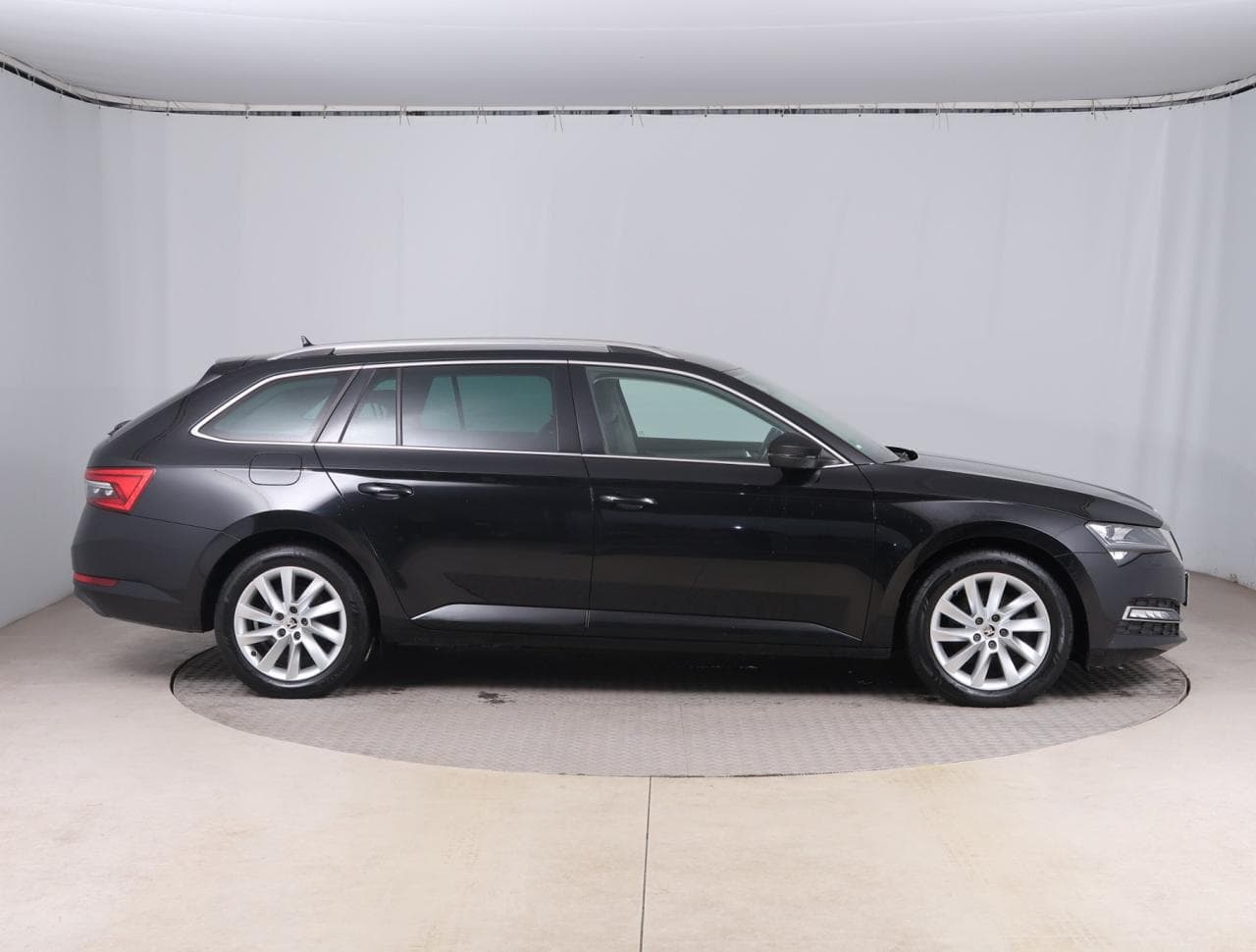 2023 Škoda SUPERB - 8