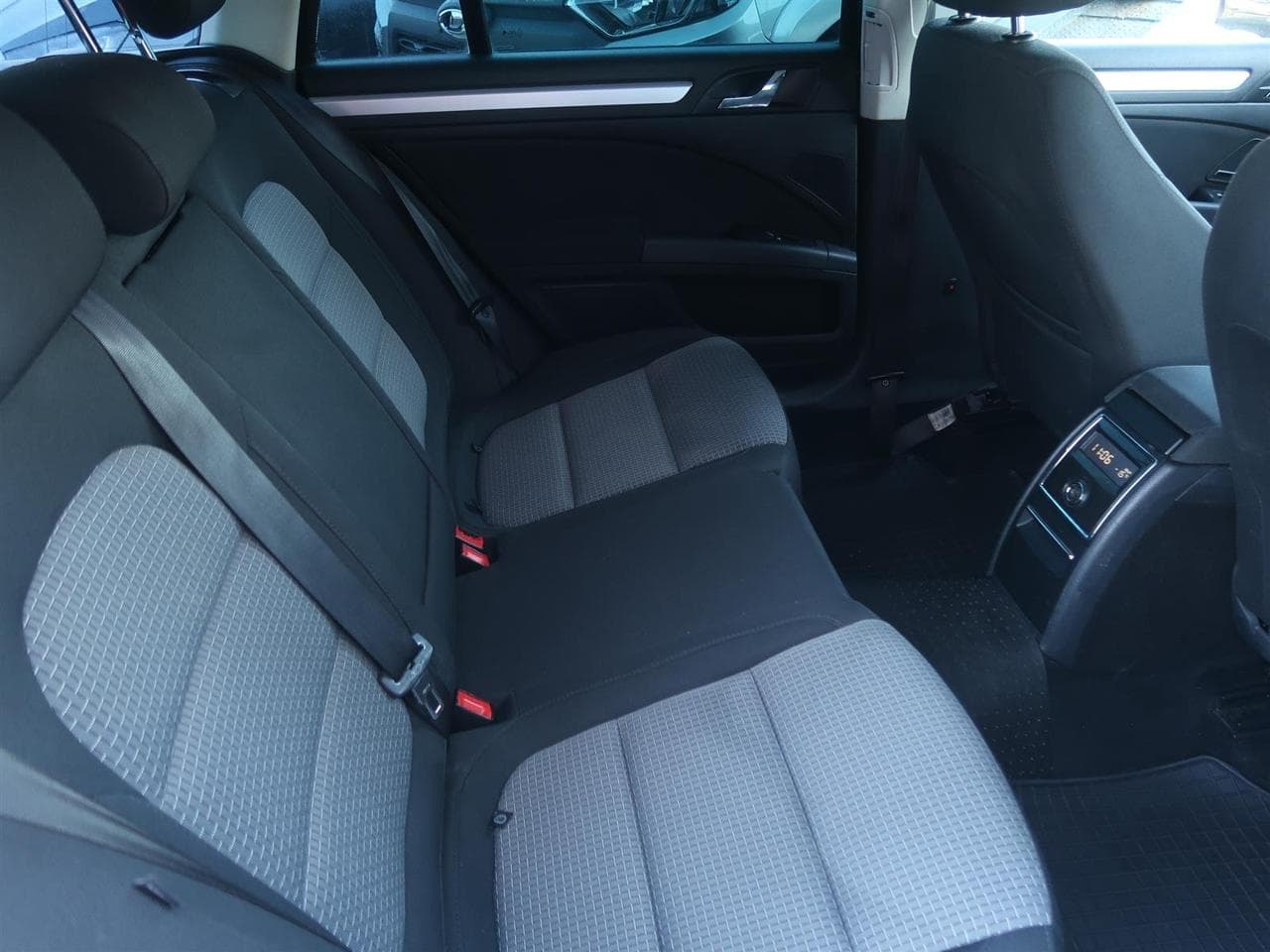 2010 Škoda SUPERB - 13
