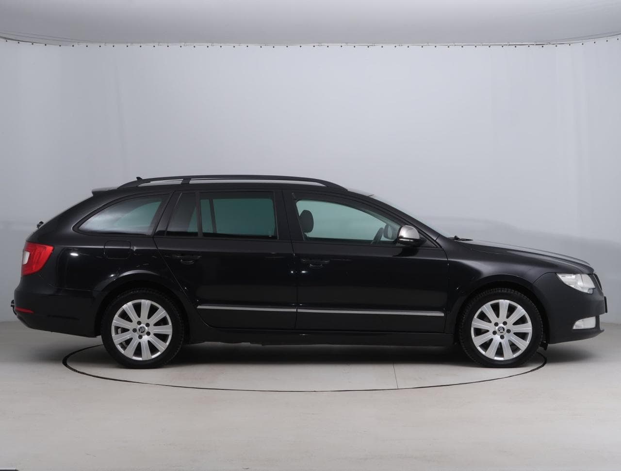 2011 Škoda SUPERB - 8