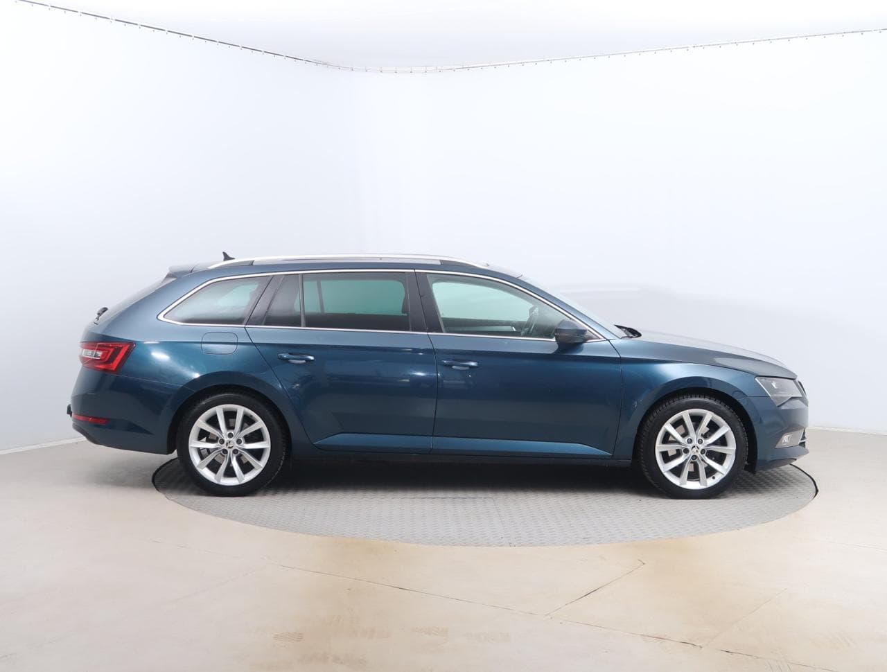 2016 Škoda SUPERB - 8