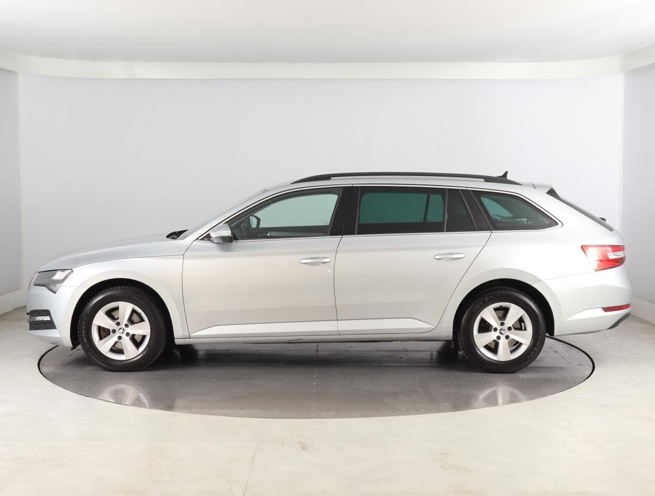 2020 Škoda SUPERB - 4