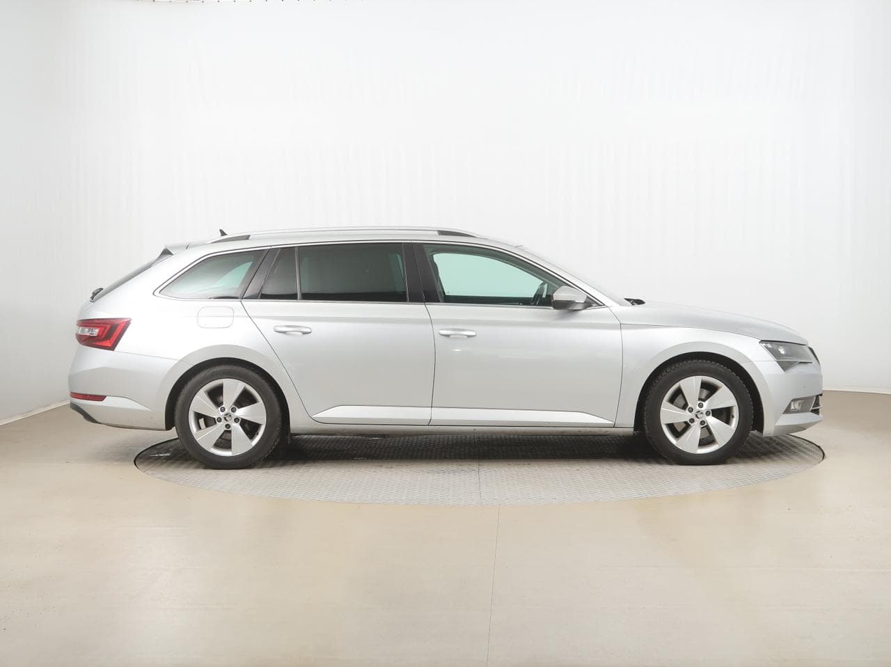 2016 Škoda SUPERB - 8