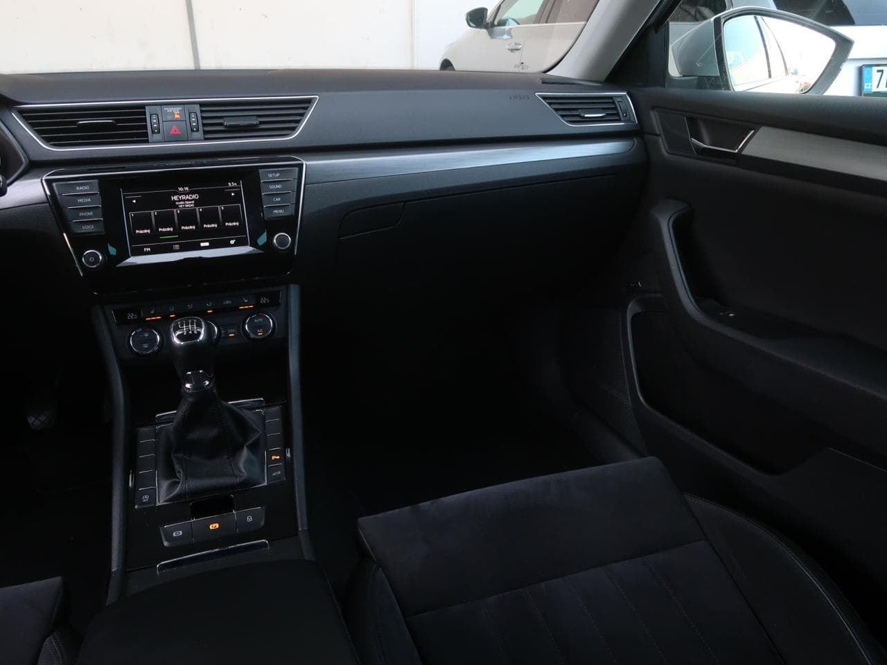 2016 Škoda SUPERB - 11