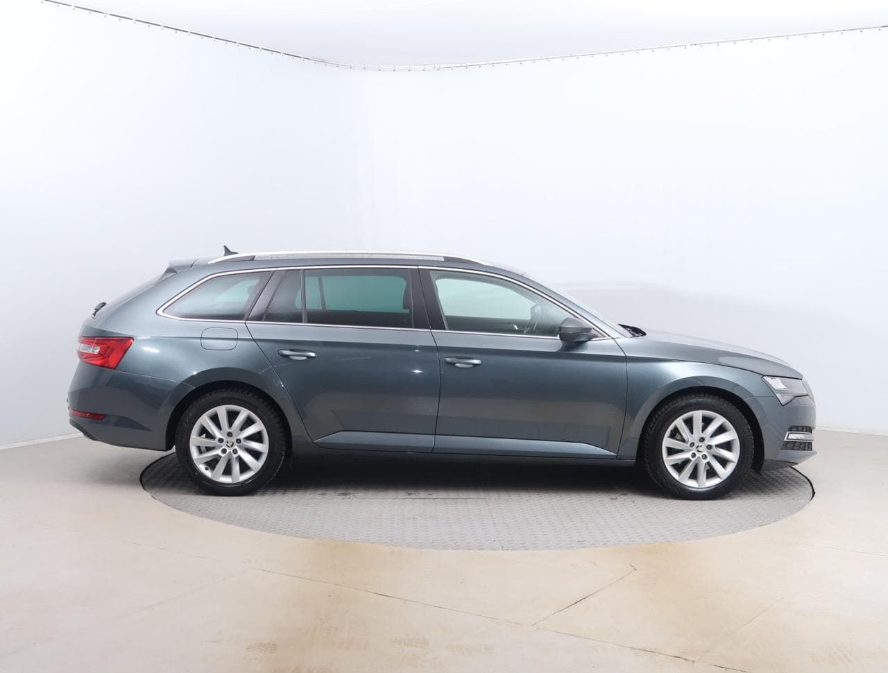2020 Škoda SUPERB - 8