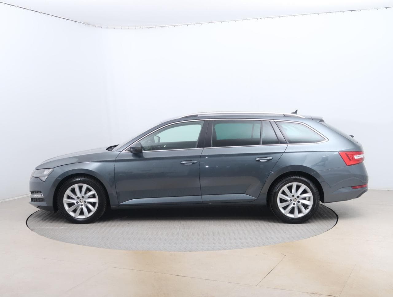 2020 Škoda SUPERB - 4