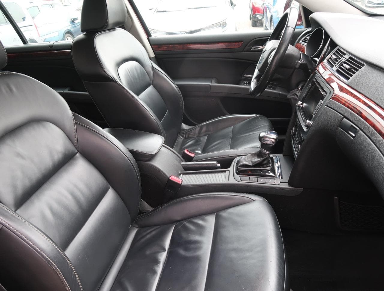 2010 Škoda SUPERB - 12