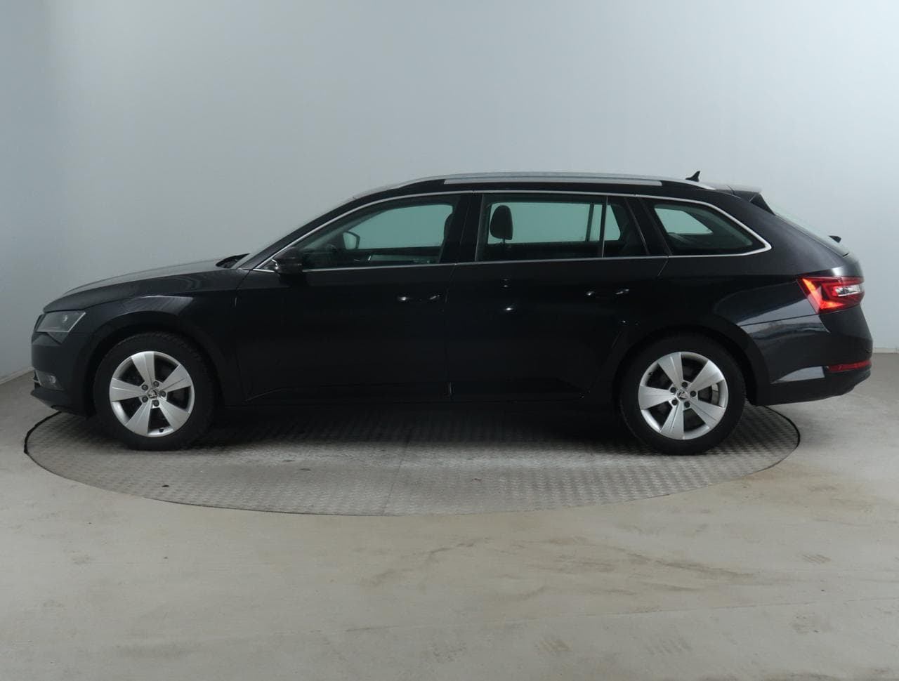 2018 Škoda SUPERB - 4