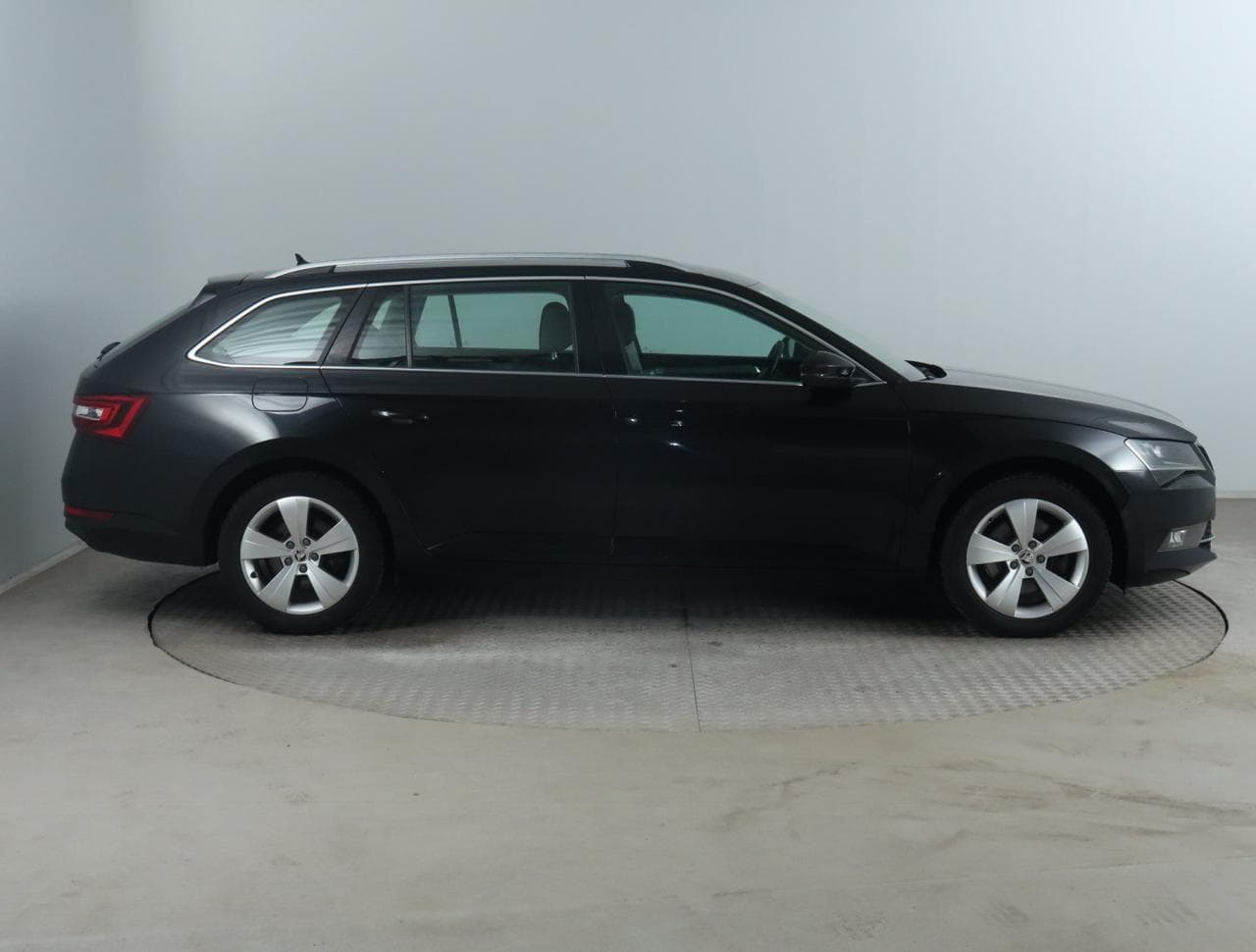 2018 Škoda SUPERB - 8