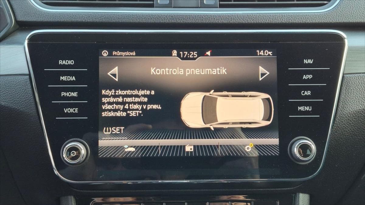 2017 Škoda SUPERB - 13