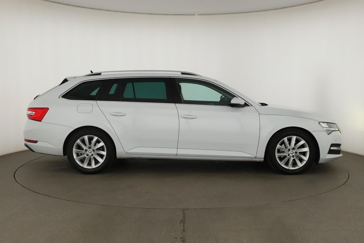 2021 Škoda SUPERB - 8