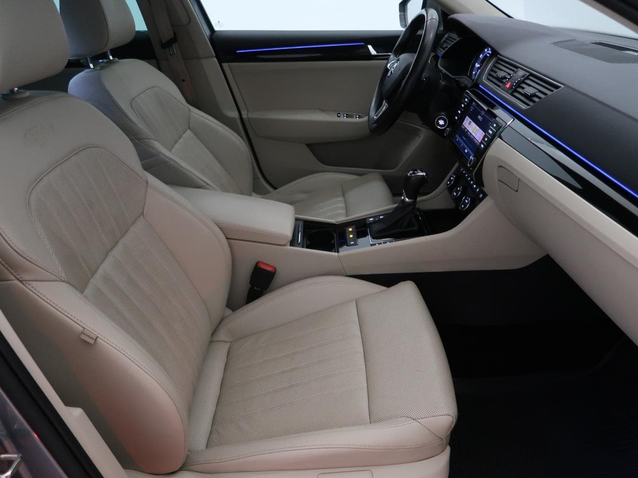 2016 Škoda SUPERB - 12