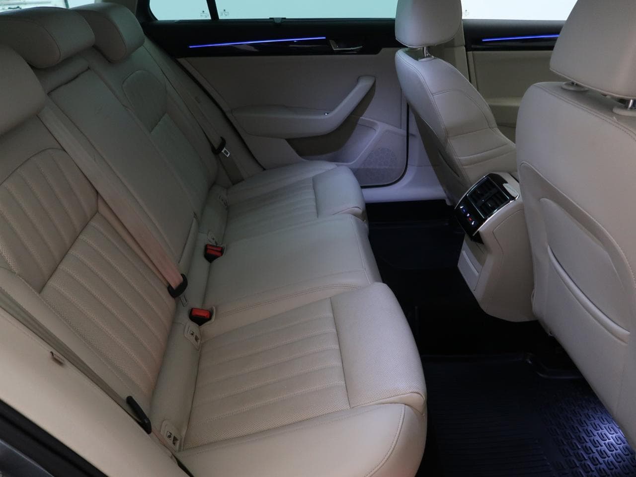 2016 Škoda SUPERB - 13