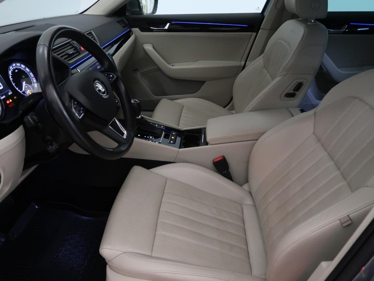 2016 Škoda SUPERB - 16