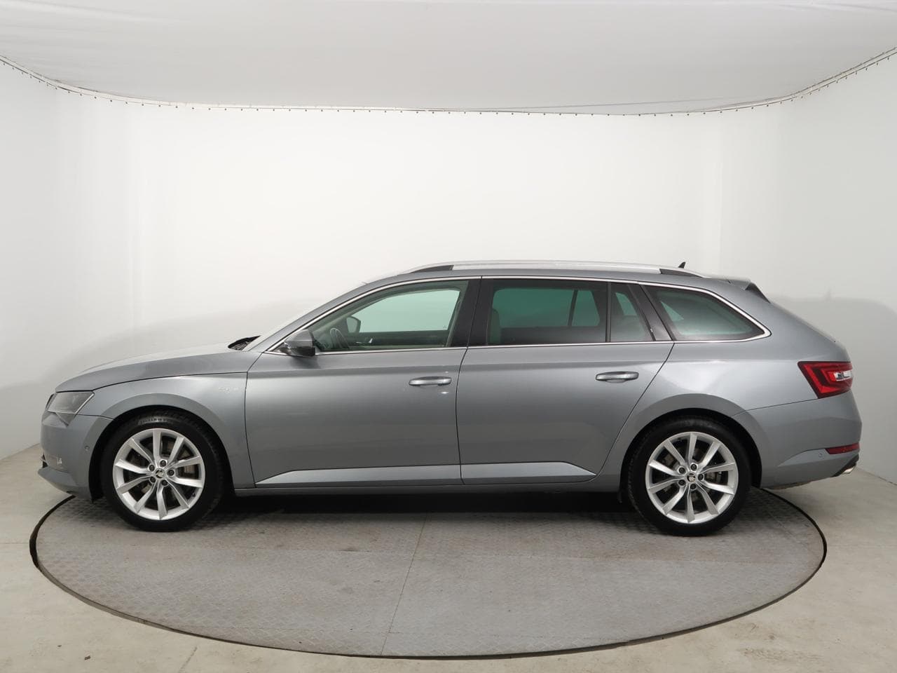 2016 Škoda SUPERB - 4