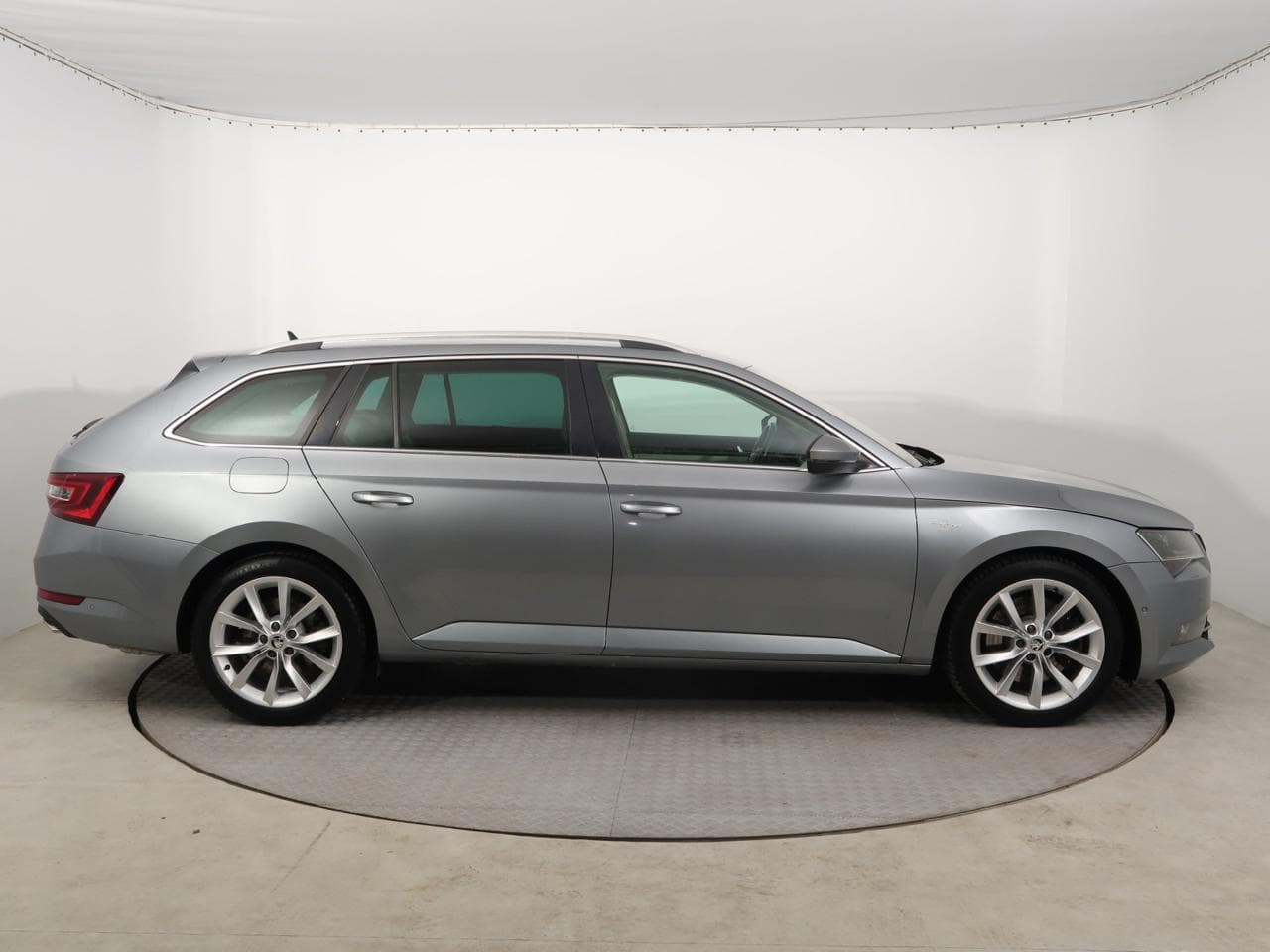 2016 Škoda SUPERB - 8