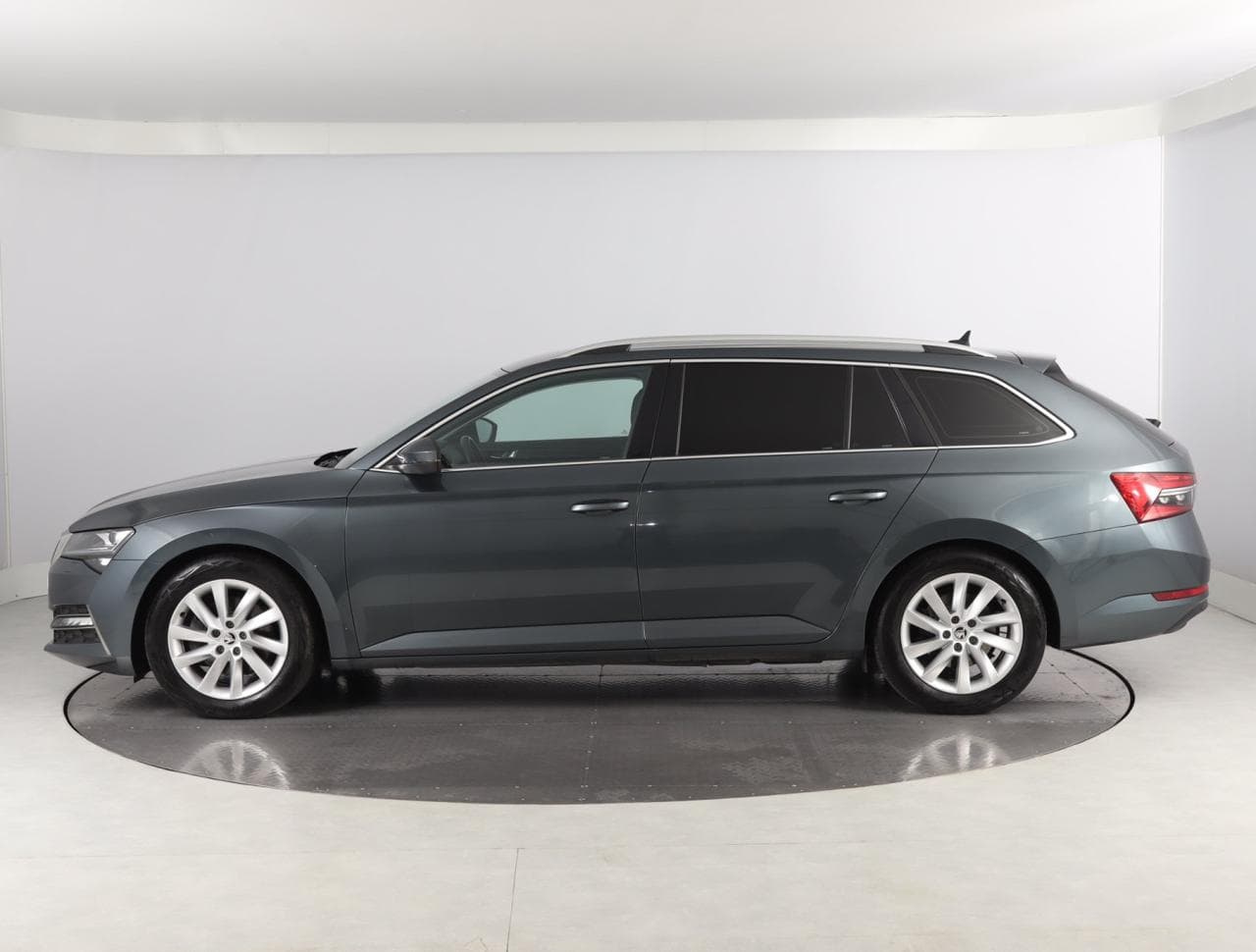 2020 Škoda SUPERB - 4