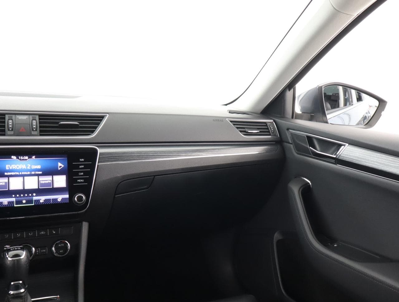 2020 Škoda SUPERB - 11