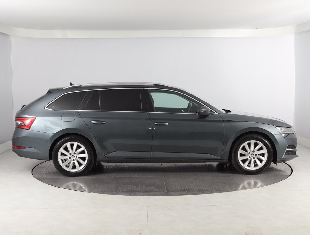 2020 Škoda SUPERB - 8